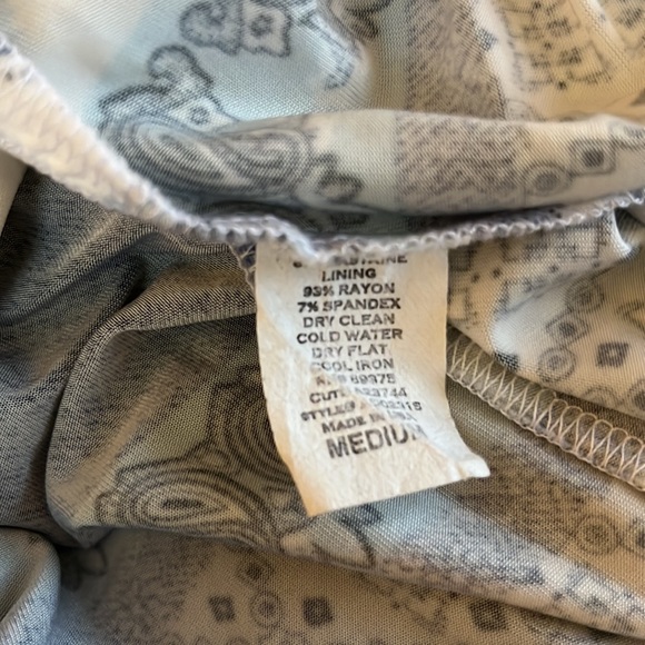 SKY top size Medium.It’s multi blue paisley print! It has a braided waist - Picture 5 of 5